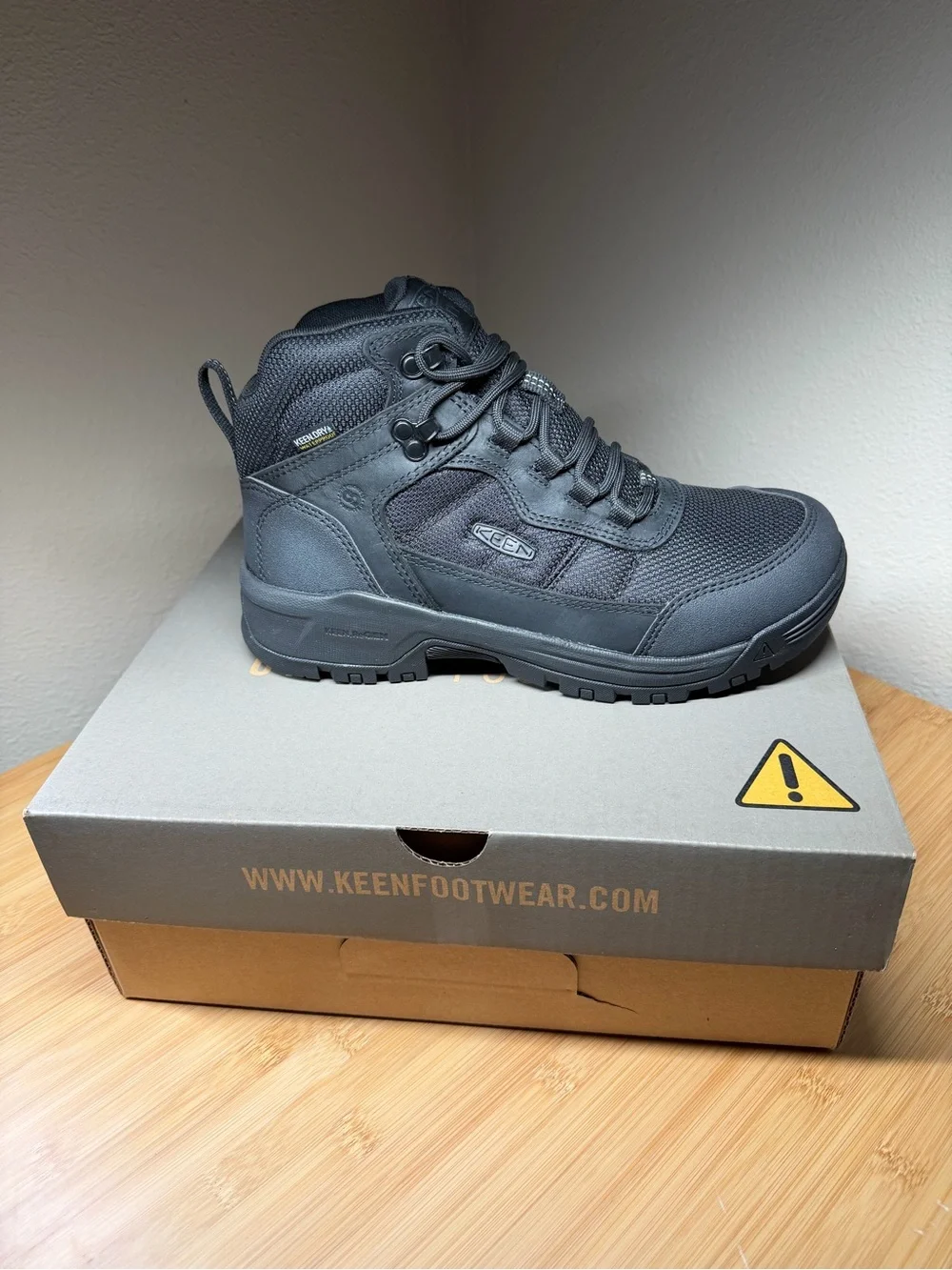 KEEN Men's Skokie Soft Toe Black Waterproof Utlity Mid Hiking Work Boots Size 8D